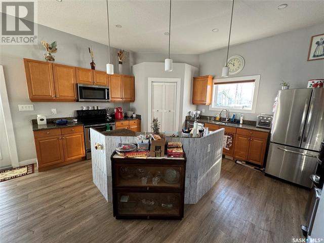 709 2nd Street, House detached with 2 bedrooms, 2 bathrooms and null parking in Chamberlain SK | Image 9