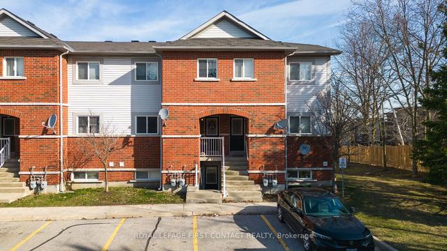 4 - 237 Ferndale Dr S, Townhouse with 2 bedrooms, 1 bathrooms and 1 parking in Barrie ON | Image 1