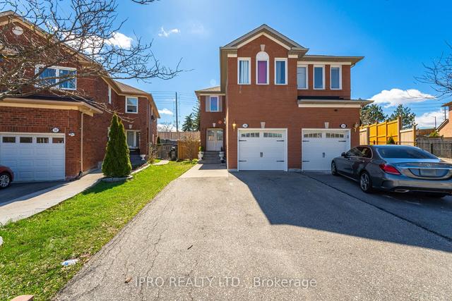 30 Mount Ranier Cres, House semidetached with 4 bedrooms, 4 bathrooms and 4 parking in Brampton ON | Image 1