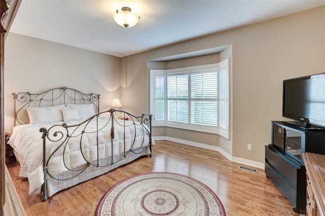 24 Queensborough Crt, House detached with 3 bedrooms, 3 bathrooms and 6 parking in Richmond Hill ON | Image 14