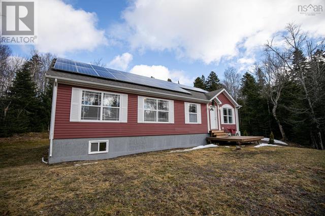 17980 Highway 2, House detached with 3 bedrooms, 2 bathrooms and null parking in Cumberland, Subd. B NS | Image 3
