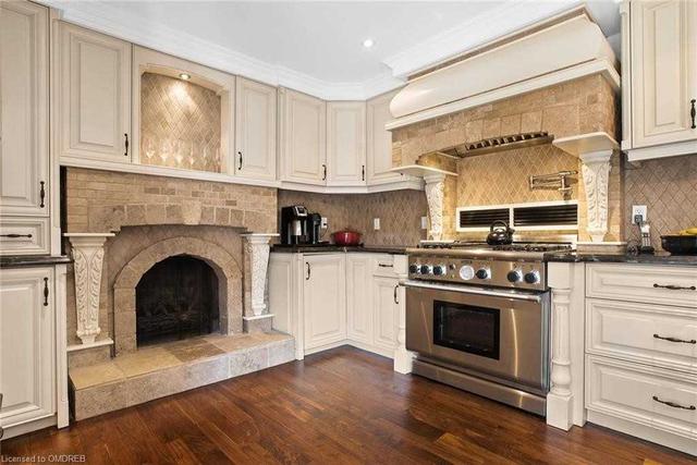 150 Douglas Ave, House detached with 4 bedrooms, 4 bathrooms and 7 parking in Oakville ON | Image 3
