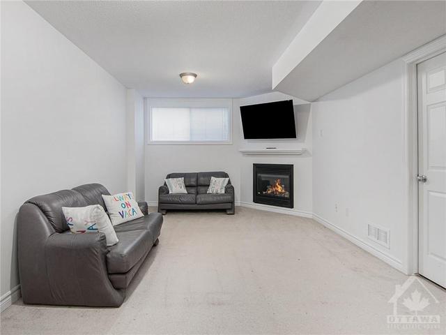 101 Garrity Crescent, Townhouse with 3 bedrooms, 4 bathrooms and 2 parking in Ottawa ON | Image 21