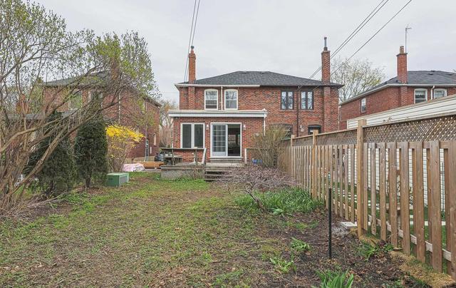 40 Beaufield Ave, House semidetached with 3 bedrooms, 2 bathrooms and 1 parking in Toronto ON | Image 22
