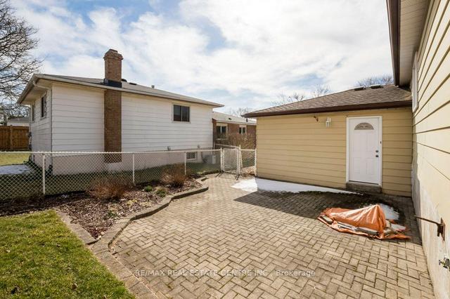 65 Hahn Ave, House detached with 2 bedrooms, 2 bathrooms and 5 parking in Cambridge ON | Image 26