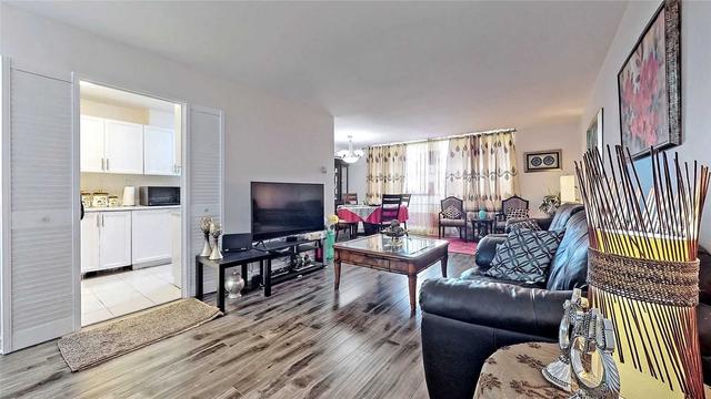 2209 - 5 Massey Sq, Condo with 3 bedrooms, 2 bathrooms and 1 parking in Toronto ON | Image 4