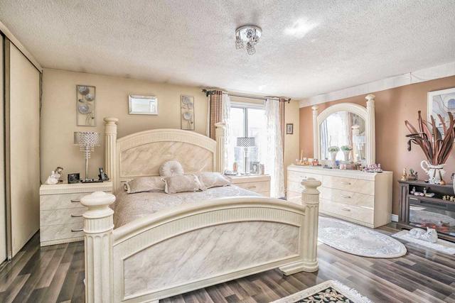 39 Mccallum Crt, Townhouse with 3 bedrooms, 2 bathrooms and 2 parking in Brampton ON | Image 16
