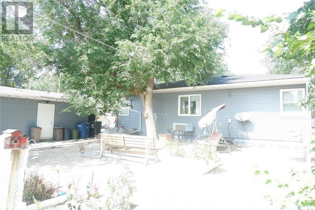 214 3rd Avenue W, House detached with 3 bedrooms, 2 bathrooms and null parking in Gravelbourg SK | Image 33