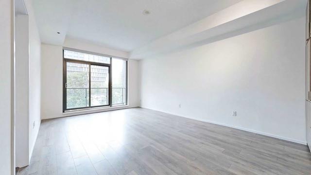 414 - 159 Dundas St E, Condo with 2 bedrooms, 2 bathrooms and 0 parking in Toronto ON | Image 2