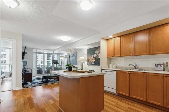 711 - 5229 Dundas St W, Condo with 1 bedrooms, 1 bathrooms and 1 parking in Toronto ON | Image 2