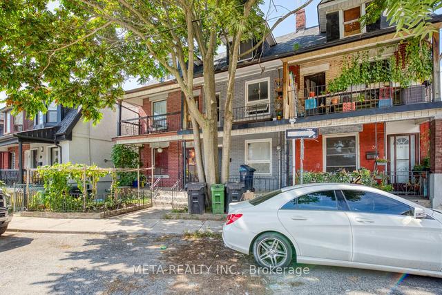 32 Macklem Ave, House attached with 3 bedrooms, 3 bathrooms and 1 parking in Toronto ON | Image 1