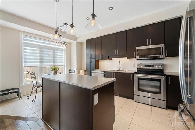 419 Haresfield Court, Townhouse with 3 bedrooms, 3 bathrooms and 3 parking in Ottawa ON | Image 6