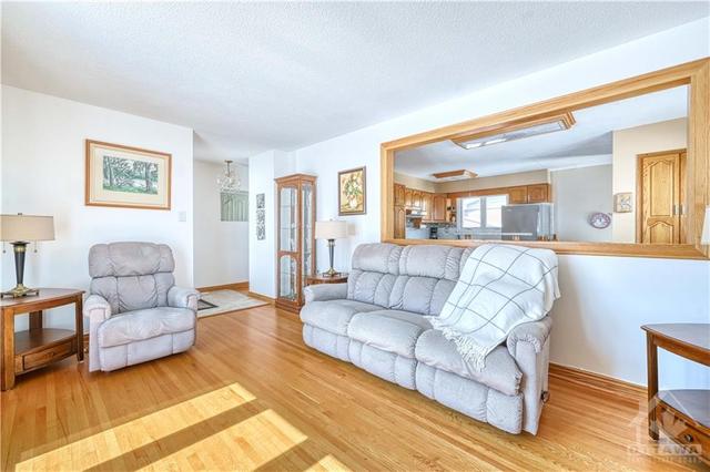 129 Alpine Street, House detached with 2 bedrooms, 2 bathrooms and 8 parking in Ottawa ON | Image 5