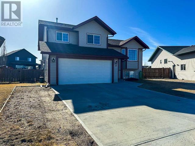 19 Reay Court, House detached with 3 bedrooms, 2 bathrooms and 4 parking in Whitecourt AB | Image 2