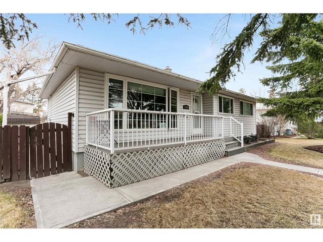 11430 Tower Rd Nw, House detached with 5 bedrooms, 2 bathrooms and 6 parking in Edmonton AB | Image 2