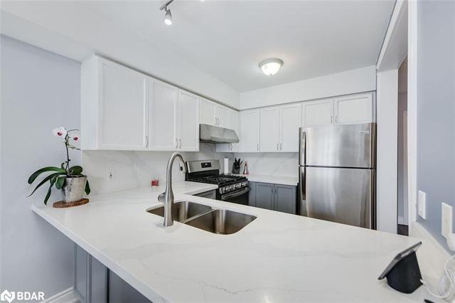 245 Stanley St, House attached with 3 bedrooms, 3 bathrooms and 3 parking in Barrie ON | Image 8