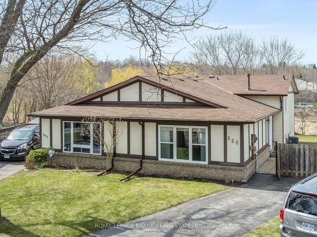 880 Derry Crt, House semidetached with 3 bedrooms, 2 bathrooms and 2 parking in Oshawa ON | Image 1