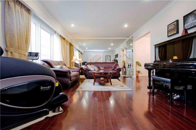 79 Mosedale Cres, House detached with 5 bedrooms, 5 bathrooms and 2 parking in Toronto ON | Image 2