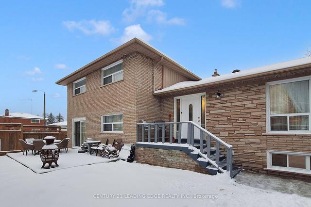 24 Deekshill Dr, House detached with 4 bedrooms, 4 bathrooms and 4 parking in Toronto ON | Image 32