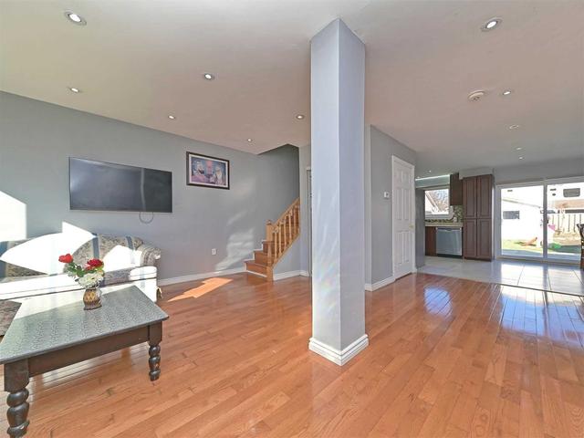 162 Hansen Rd N, House semidetached with 3 bedrooms, 4 bathrooms and 5 parking in Brampton ON | Image 38