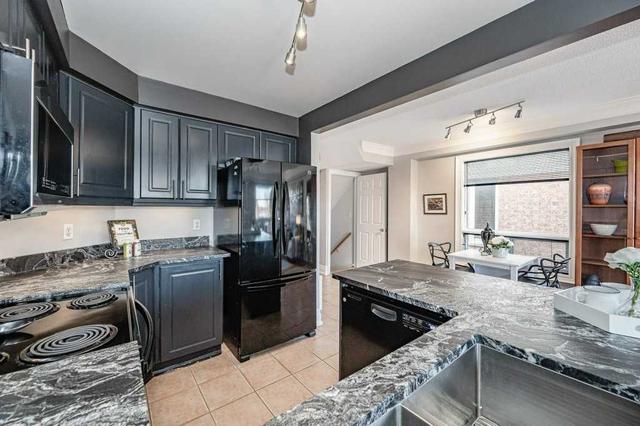 4 Kildonan Cres, House semidetached with 3 bedrooms, 3 bathrooms and 3 parking in Hamilton ON | Image 2