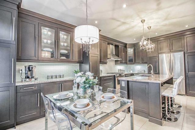 3090 Gladeside Ave, House detached with 4 bedrooms, 4 bathrooms and 4 parking in Oakville ON | Image 3
