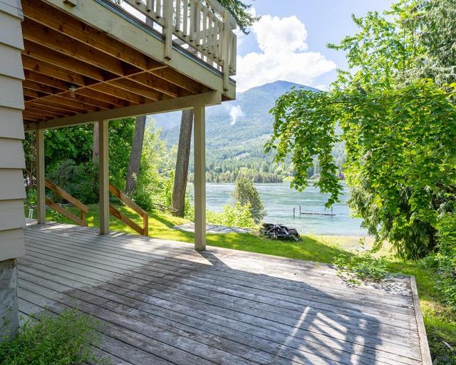 7484 Highway 3a, House detached with 4 bedrooms, 3 bathrooms and null parking in Central Kootenay E BC | Image 62