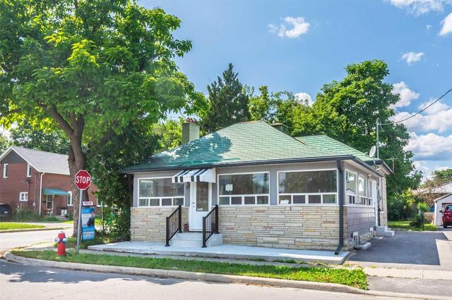 22 Jessie St, House detached with 3 bedrooms, 3 bathrooms and 3 parking in Brampton ON | Image 1