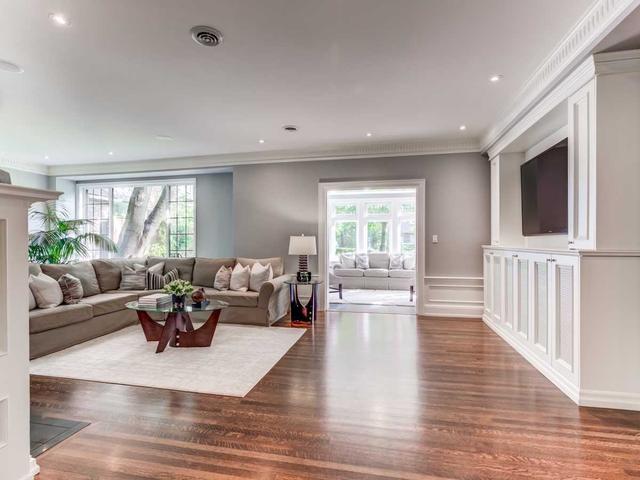 52 Castle Frank Cres, House detached with 4 bedrooms, 4 bathrooms and 7 parking in Toronto ON | Image 40