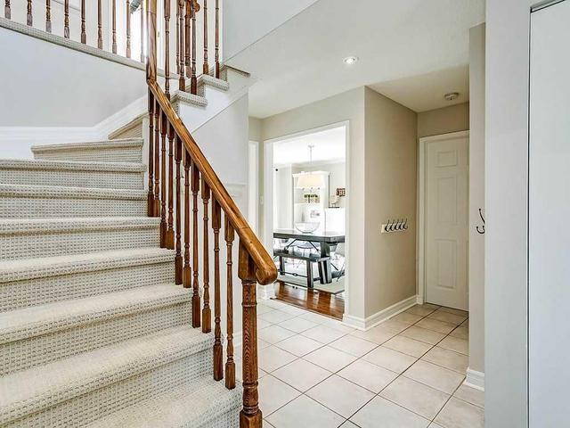 1484 Princeton Cres, House detached with 3 bedrooms, 3 bathrooms and 2 parking in Oakville ON | Image 4