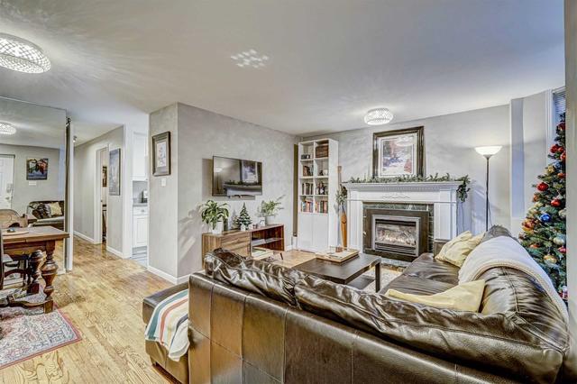 327 Wellesley St E, House detached with 6 bedrooms, 4 bathrooms and 2 parking in Toronto ON | Image 22