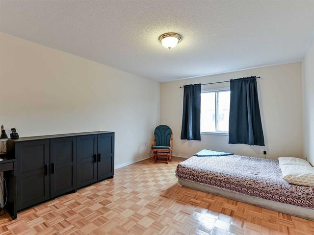 23 Wall St, House attached with 3 bedrooms, 3 bathrooms and 4 parking in Brampton ON | Image 8