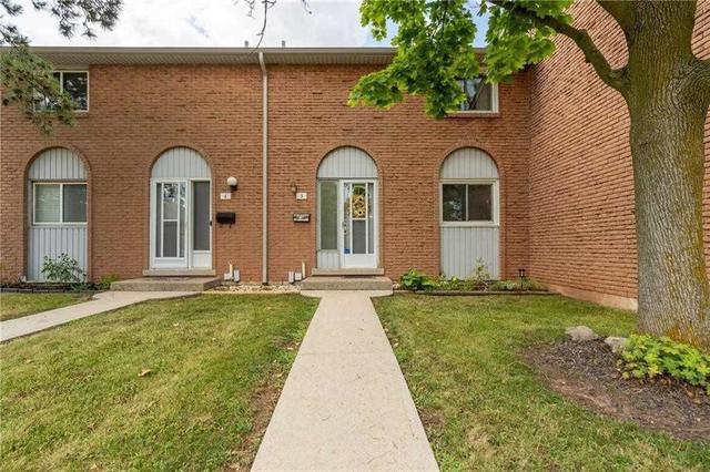 3 - 151 Gateshead Cres, Townhouse with 3 bedrooms, 2 bathrooms and 1 parking in Hamilton ON | Image 12