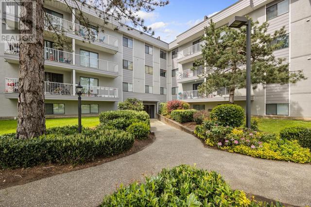 410 - 175 Centennial Dr, Condo with 1 bedrooms, 1 bathrooms and null parking in Courtenay BC | Card Image