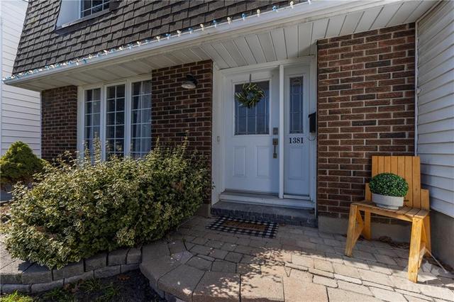 1381 Cahill Drive, Townhouse with 3 bedrooms, 2 bathrooms and 1 parking in Ottawa ON | Image 3