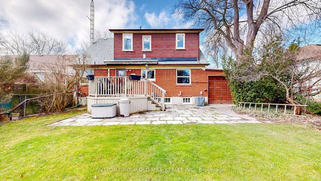 27 Arcadian Circ, House detached with 4 bedrooms, 2 bathrooms and 3 parking in Toronto ON | Image 15