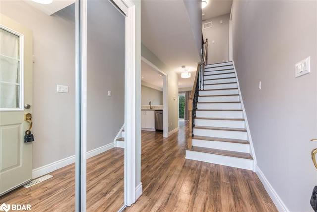 36 Beatrice Lane, House attached with 3 bedrooms, 2 bathrooms and 3 parking in Barrie ON | Image 2
