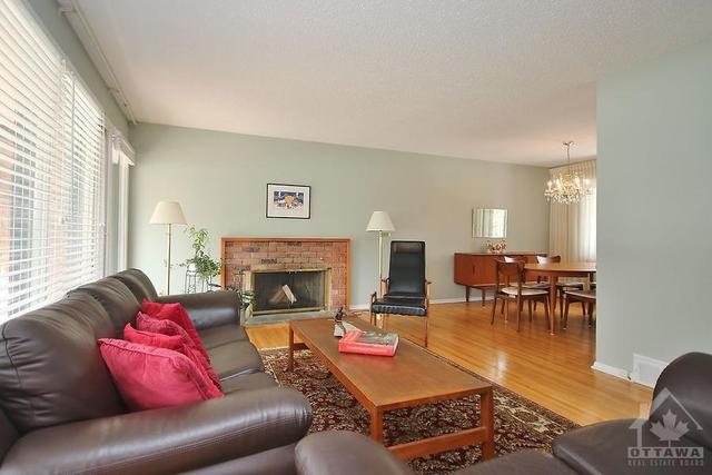 79 Tiffany Place, House detached with 3 bedrooms, 3 bathrooms and 3 parking in Ottawa ON | Image 4