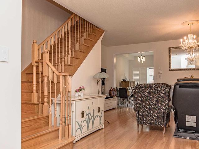 881 Francine Cres, House semidetached with 4 bedrooms, 3 bathrooms and 1 parking in Mississauga ON | Image 4