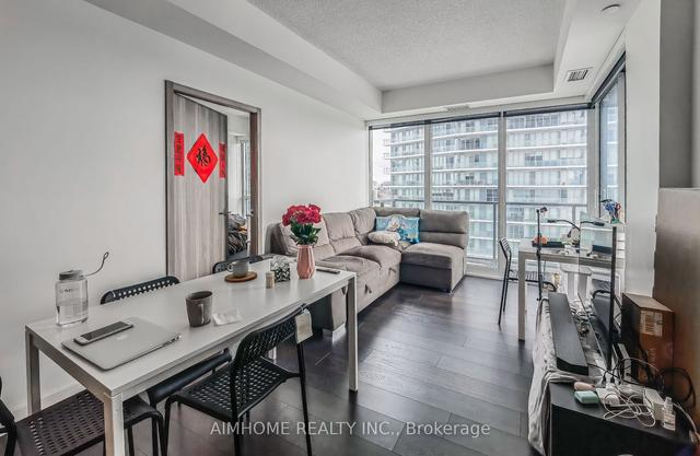802 - 95 Mcmahon Dr, Condo with 2 bedrooms, 2 bathrooms and 1 parking in Toronto ON | Image 13