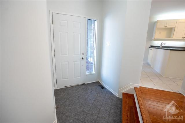 66 Windeyer Crescent, Townhouse with 3 bedrooms, 3 bathrooms and 5 parking in Ottawa ON | Image 2