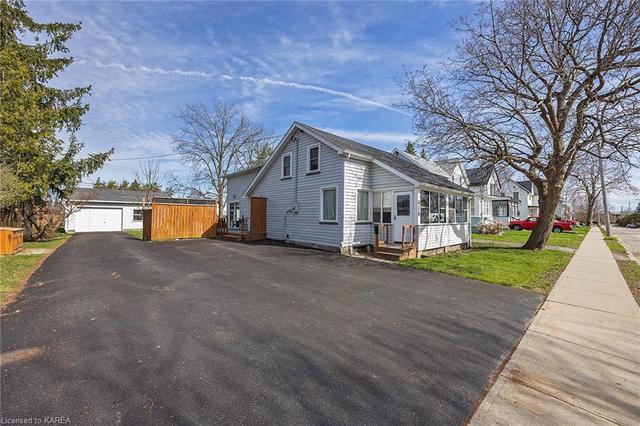 416 Garden Street, House detached with 3 bedrooms, 2 bathrooms and 7 parking in Gananoque ON | Image 12