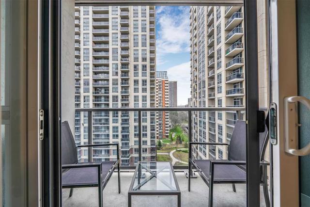 1002 - 1 Michael Power Pl, Condo with 1 bedrooms, 1 bathrooms and 1 parking in Toronto ON | Image 3
