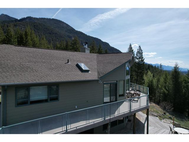 2360/2380 Highway 95, House detached with 4 bedrooms, 3 bathrooms and null parking in East Kootenay G BC | Image 4