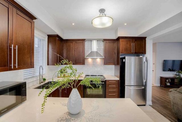 85 Sutherland Ave, House detached with 3 bedrooms, 4 bathrooms and 6 parking in Bradford West Gwillimbury ON | Image 2