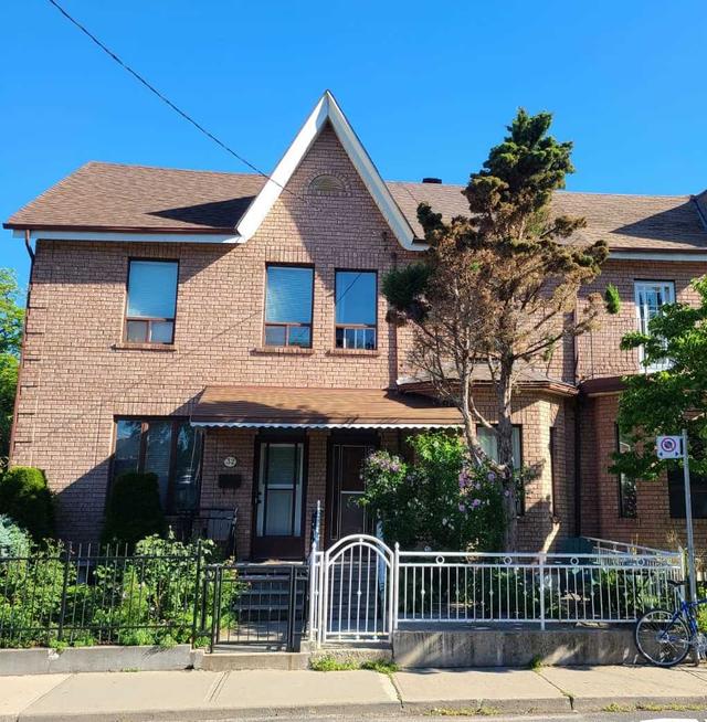 upper - 30 Argyle St, House attached with 2 bedrooms, 1 bathrooms and 0 parking in Toronto ON | Image 1