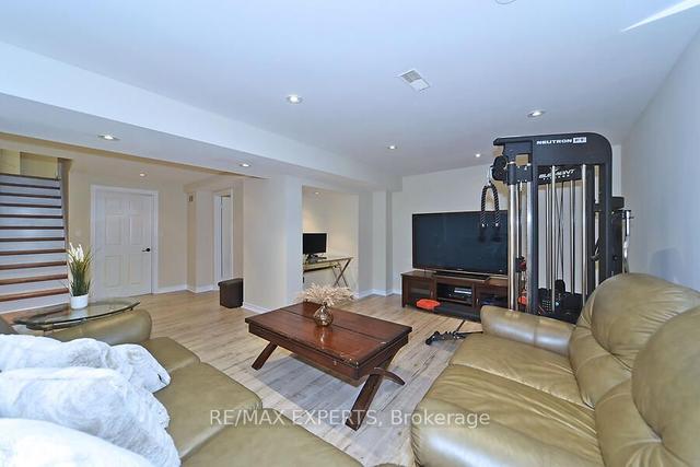 112 Royal Appian Cres, House attached with 3 bedrooms, 4 bathrooms and 5 parking in Vaughan ON | Image 25