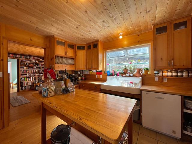 3865 Malina Road, House detached with 4 bedrooms, 3 bathrooms and null parking in Central Kootenay E BC | Image 36