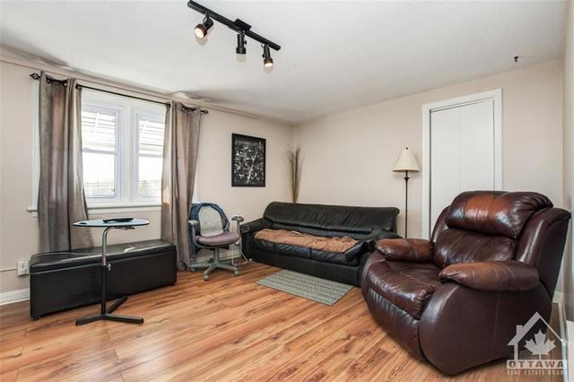 4490 Anderson Road, Condo with 2 bedrooms, 1 bathrooms and 2 parking in Ottawa ON | Image 2