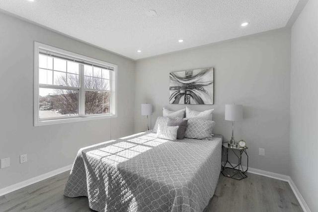856 Shepherd Pl, House semidetached with 3 bedrooms, 3 bathrooms and 3 parking in Milton ON | Image 15